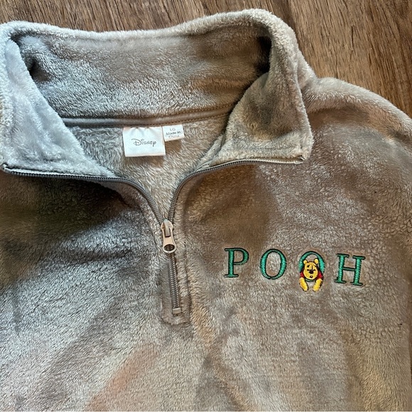 Disney Winnie The Pooh 1/4 Zip Junior Size Large Grey Sweatshirt Pullover Disney - Picture 3 of 5